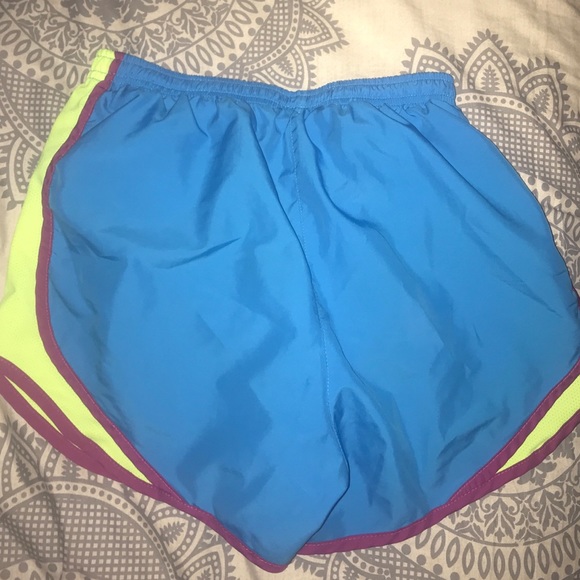 Nike running shorts - Picture 2 of 3
